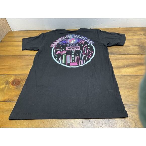 Bucees Buc-ees Happy New Year 2023 Glow in Dark T-shirt Adult Size Medium - Picture 6 of 7